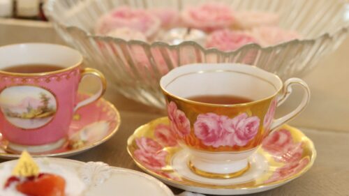 バラの香りと紅茶でいい気分になり脳波を変え、願いを叶える