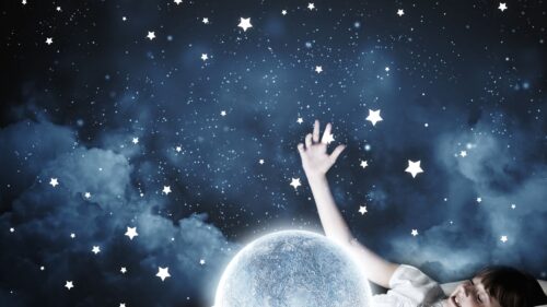 夜、眠りにつく女性