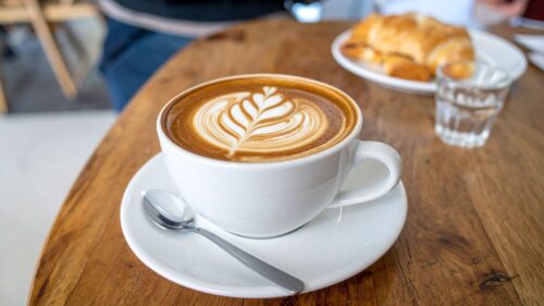 潜在意識と願望実現の例えで使うカフェのコーヒー